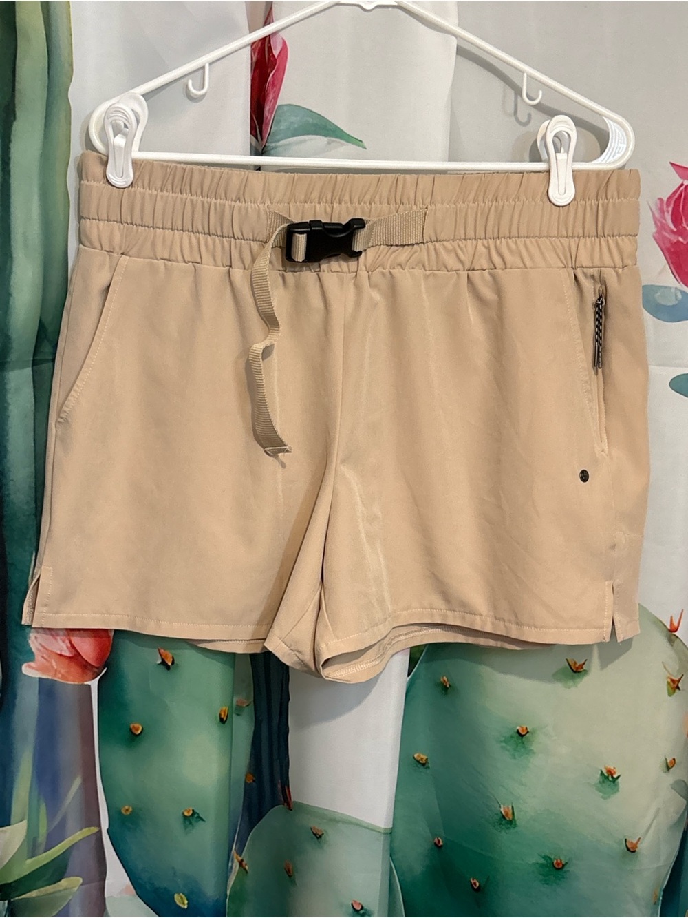 Womens BearPaw Outdoor Shorts Large Beige Khaki Zip Pockets Elastic Buckle Waist